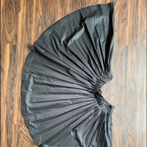 Club Monaco pleated skirt - Picture 1 of 3